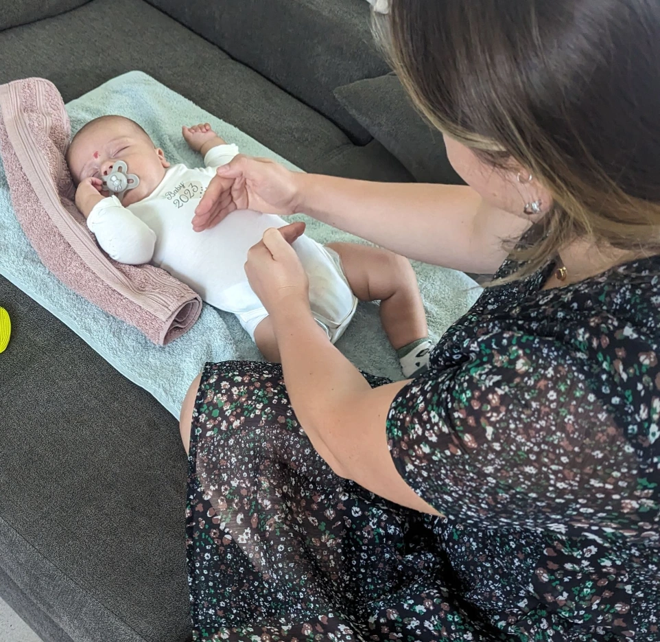 atelier pour masser son bébé qui a des coliques Pauline, Jolis débuts, doula et accompagnante périnatale à albi